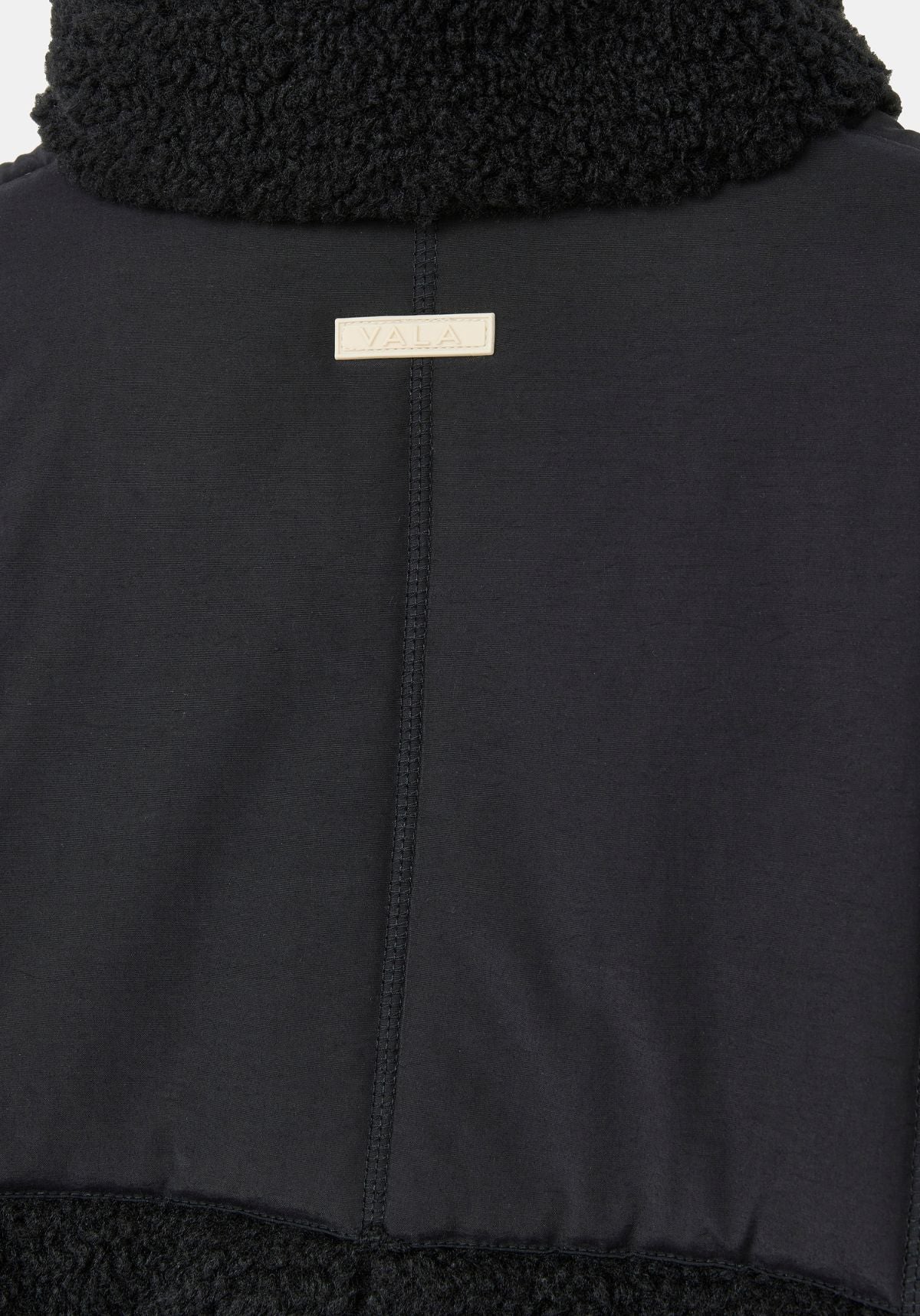 Milla Sherpa Quilted Jacket - Black - Image 15