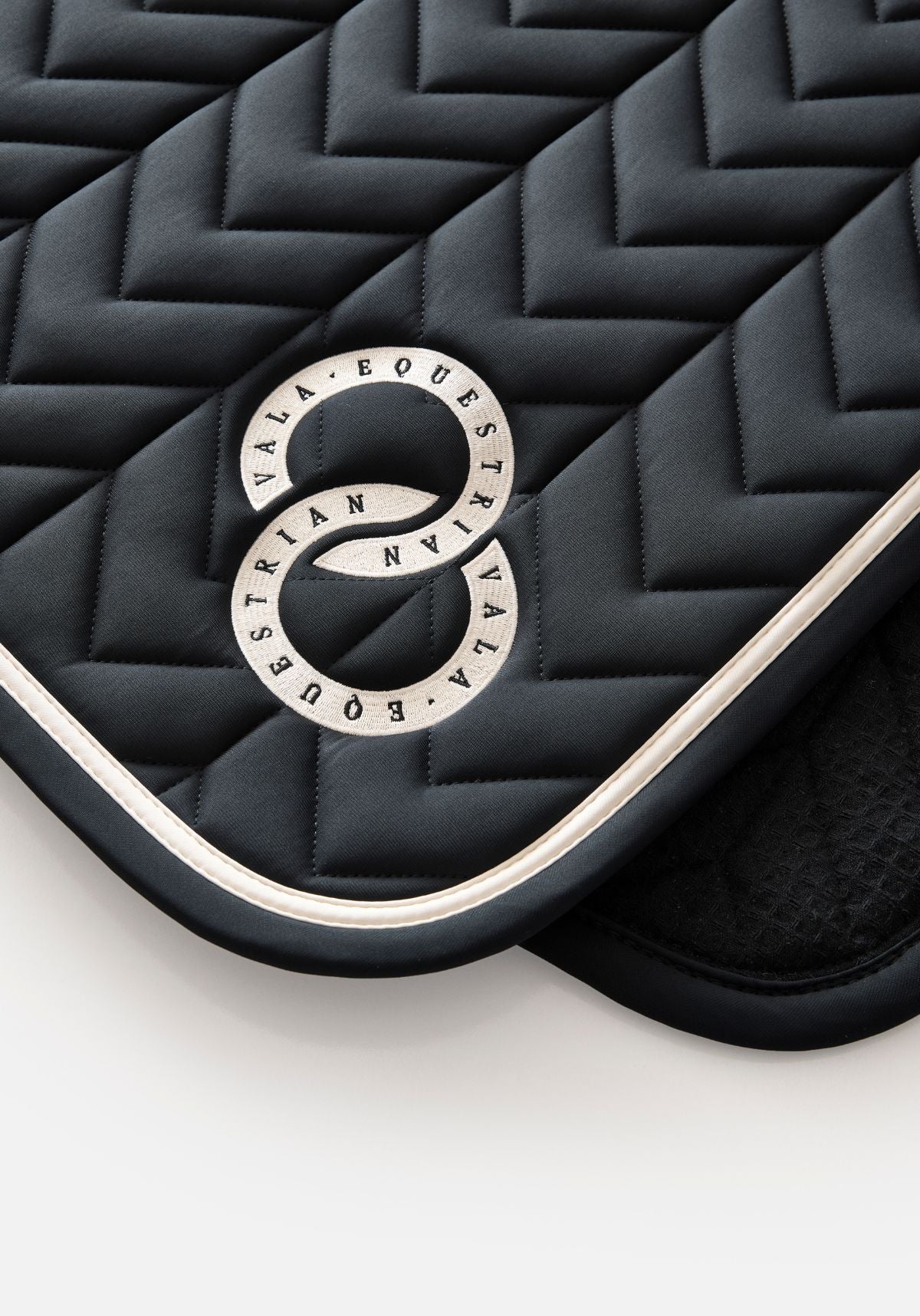 VALA Super Luxe Dressage Saddle Pad - Black - Image 2