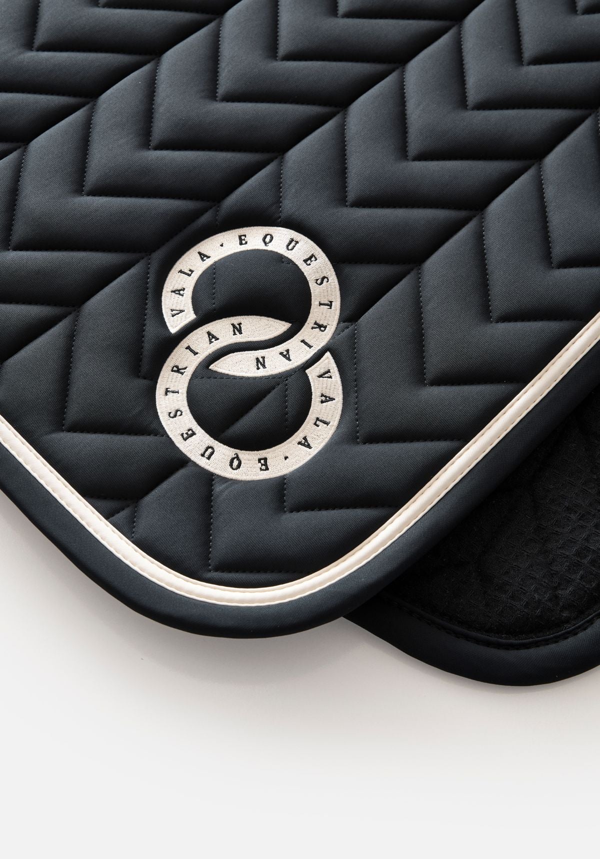 VALA Super Luxe Jump Saddle Pad - Black - Image 3