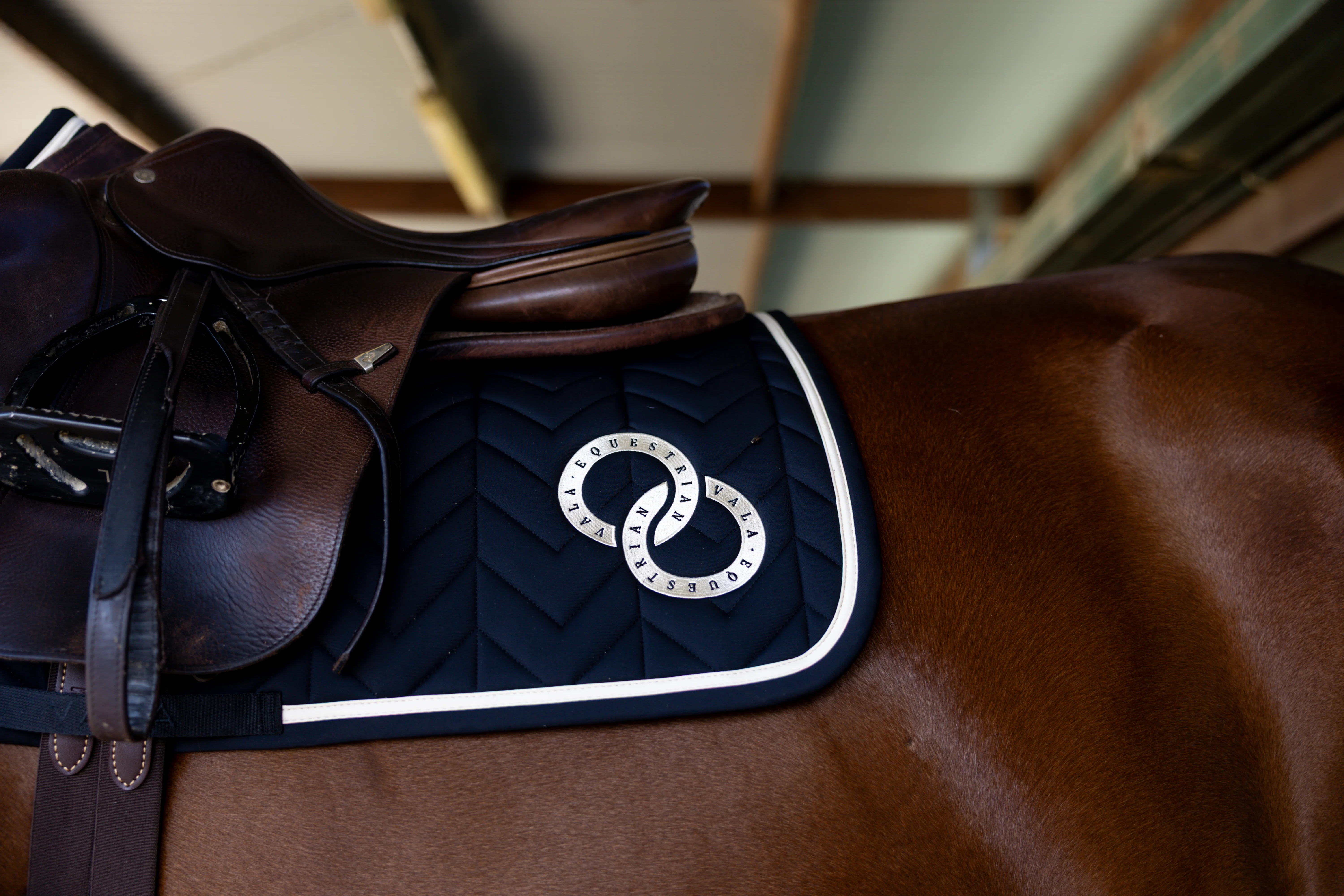 VALA Super Luxe Jump Saddle Pad - Navy - Image 2